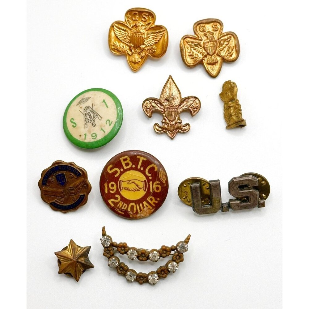 Lot Of 10 Pinbacks Girl Scouts,‎ Military, Labor Omna, SBTC More